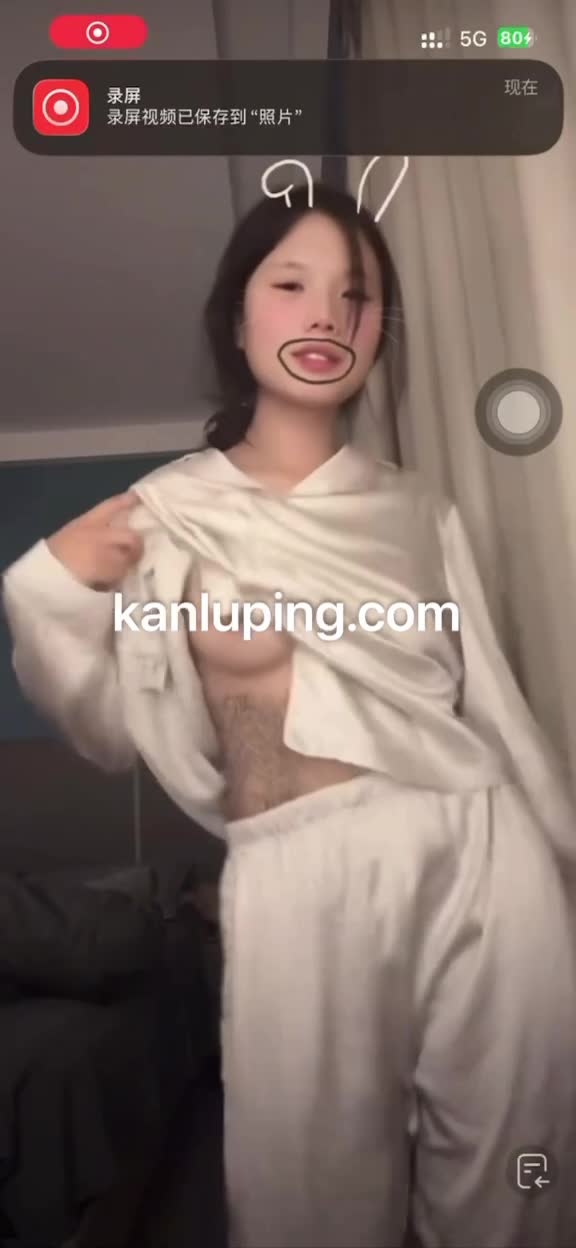 这纹龙画虎的 左右都走光露点了 还得是精神小妹 离开精神小妹谁还给我这么看啊.MP4