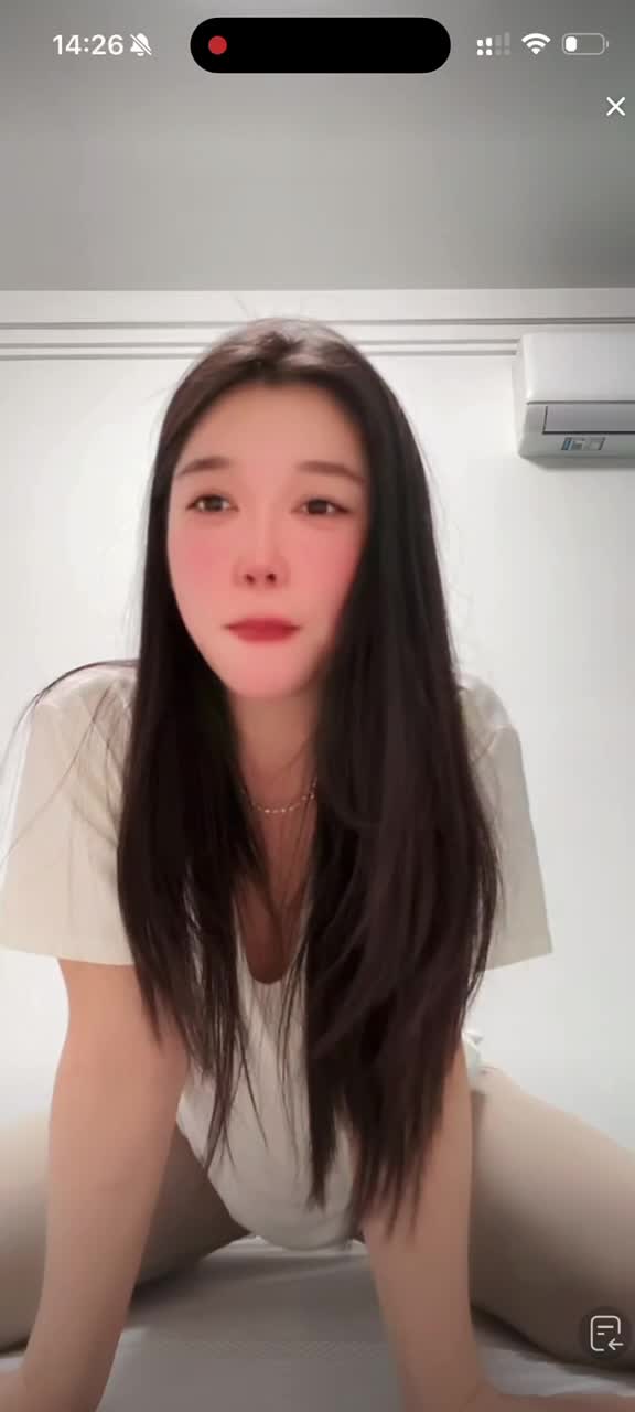 这奶子正经挺大呢.MP4